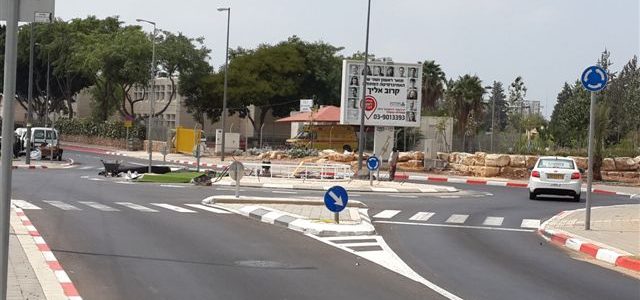 כיכר בצומת הרש"ש / חותמי המגילה