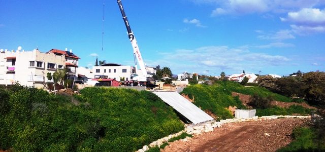 הקמת מפל מים בטיילת