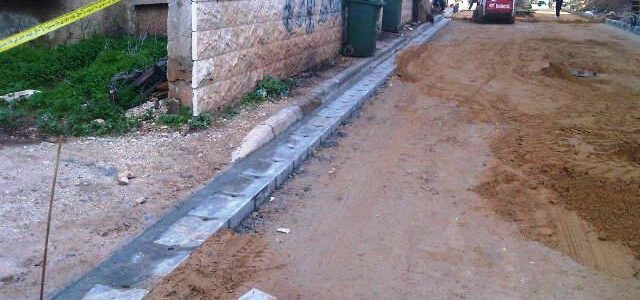 עבודות גינון והשקייה בטיילת